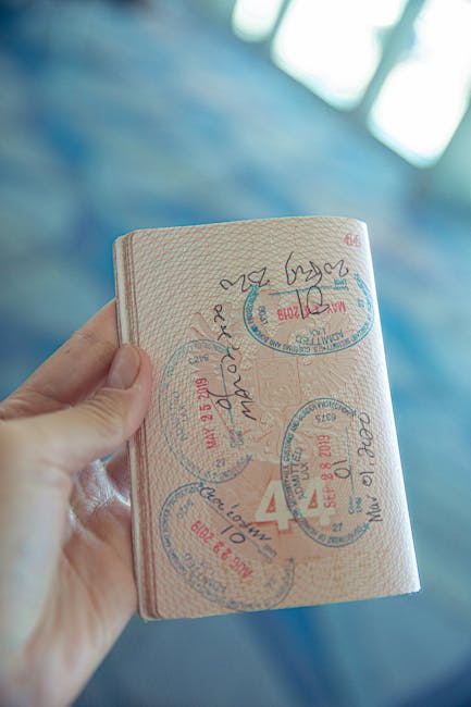 Passaporto con timbri di viaggio, simbolo di esperienze internazionali e impegno per i diritti umani, Premio Feltrinelli.