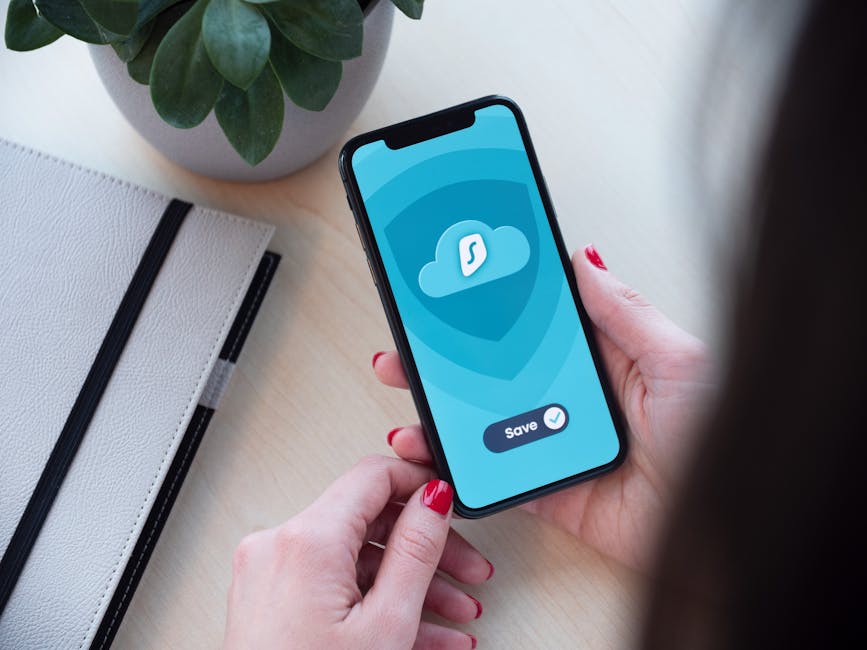 Smartphone con app di sicurezza dati simile a Clothoff, rischio deep nude e tutela minori online