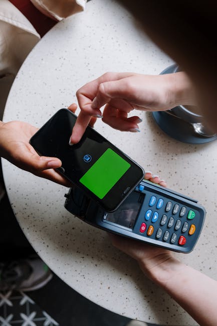 Pagamento contactless con smartphone su POS: focus su transazioni digitali e implicazioni per il cedolino docenti di febbraio.