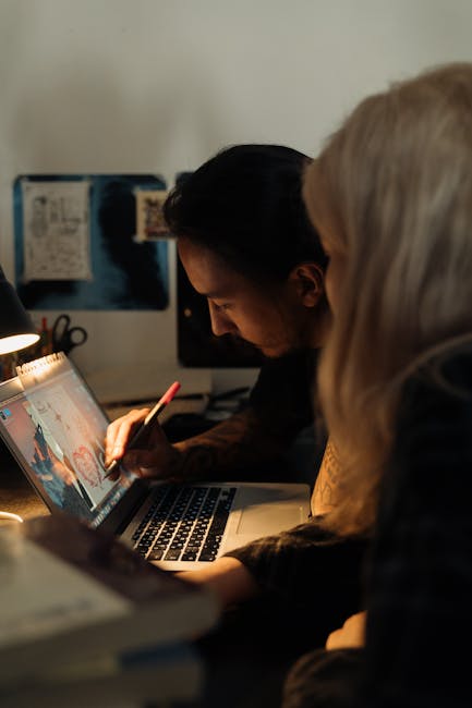 Cyberbullismo: la Polizia di Stato incontra i giovani Illustrazione digitale e cyberbullismo: un artista crea contenuti per la Polizia di Stato contro il bullismo online.