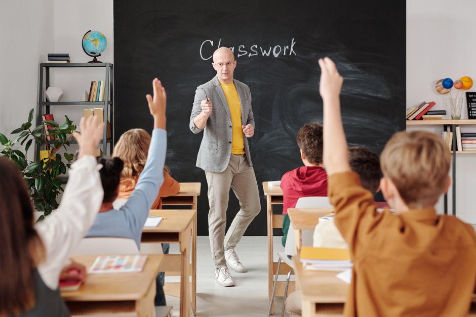 Come partecipare ai concorsi per docenti all’estero: scadenze e requisiti