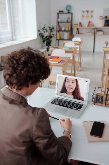 Webinar Erasmus Plus: insegnante partecipa online, guida per accreditamento e candidatura scuole al programma europeo, formazione docenti.