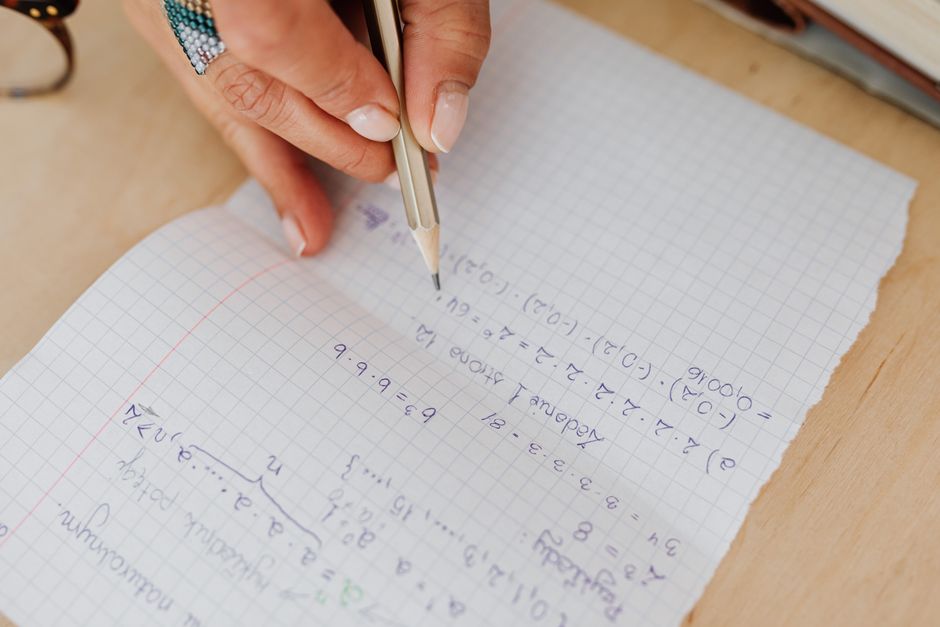 Matematica pratica a scuola: efficacia di metodi analogici e materiali montessori