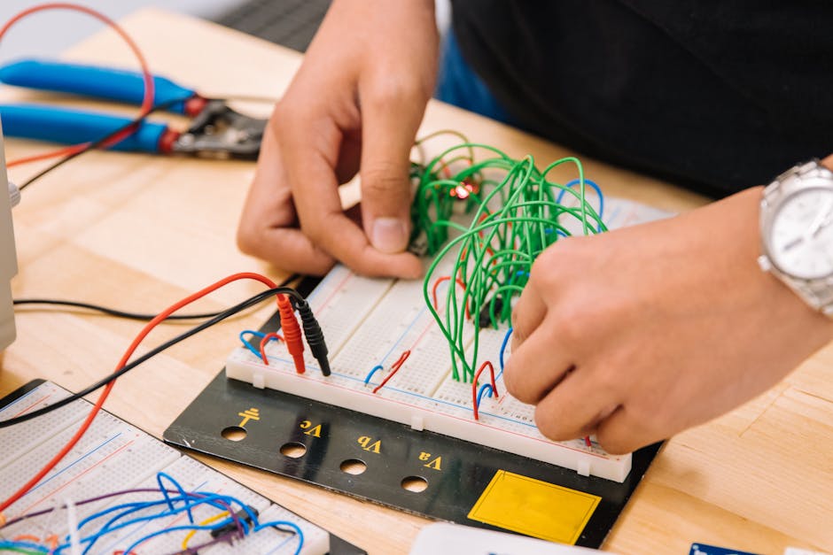 Progettazione di circuiti su breadboard per l'educazione efficace: mani al lavoro su cablaggi e componenti elettronici per competenze pratiche.