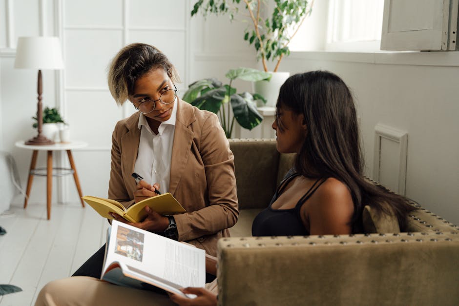 Insegnante di sostegno senza titolo colloquia con studentessa: guida e approfondimento sulla legittimità dell'incarico e supporto scolastico