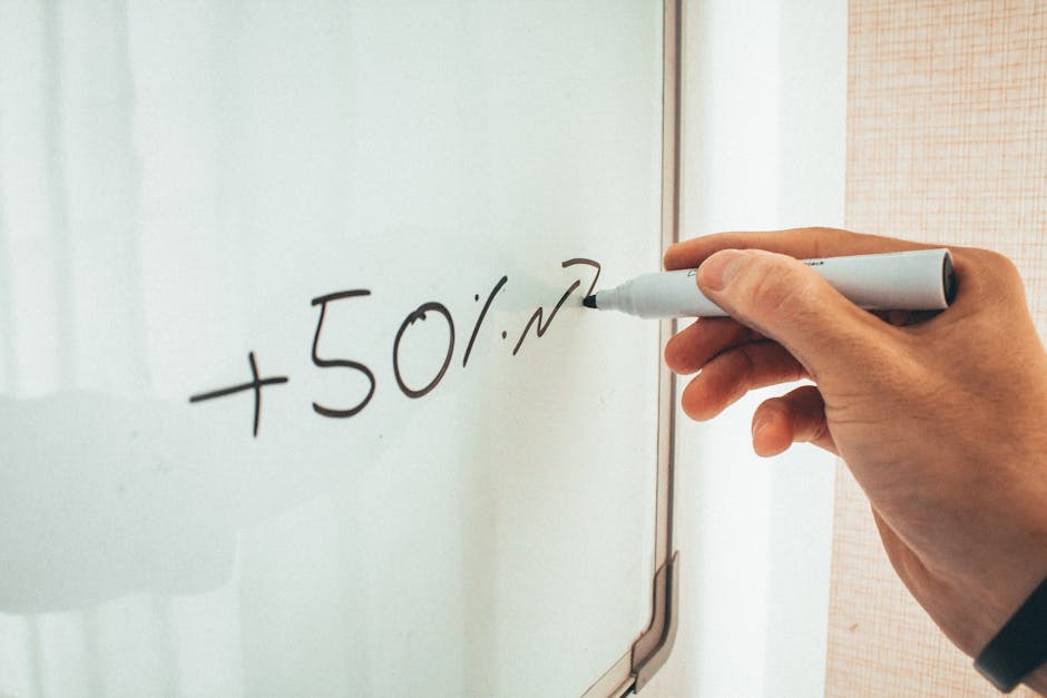 Aumento del 50% scritto su una lavagna bianca, simbolo di crescita e successo negli esami di matematica finanziaria e resilienza