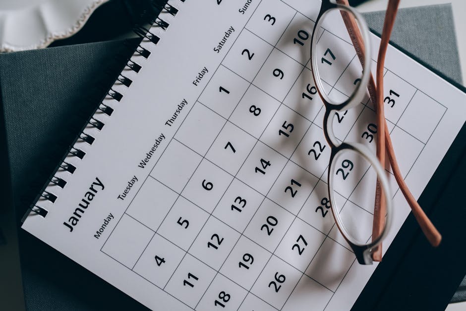 Calendario gennaio con occhiali, promemoria date inizio scuola Bolzano 2026/27 e ponti festivi per studenti e famiglie
