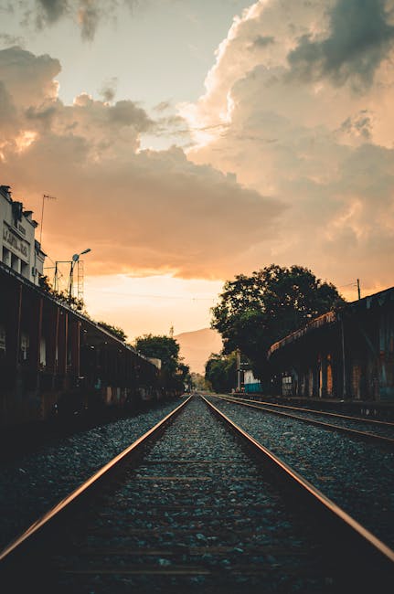 Binari del treno verso l'orizzonte, metafora dei tempi lunghi per l'assunzione degli idonei dei concorsi pubblici e graduatorie regionali