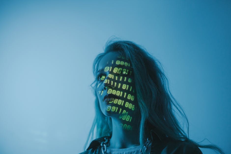 Ragazza con codice binario proiettato sul viso, simbolo della cybersecurity e della protezione dei dati per studenti e futuro digitale.