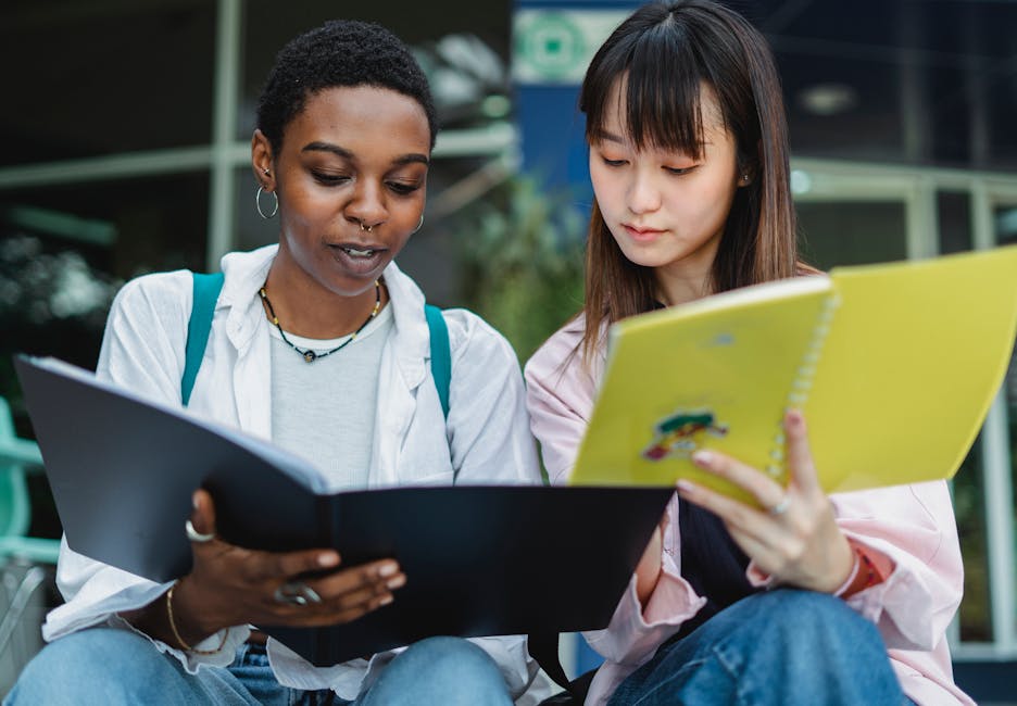 Due studentesse preparano il Concorso PNRR3 con risorse EdiSES: studio collaborativo e materiali didattici essenziali per il successo.