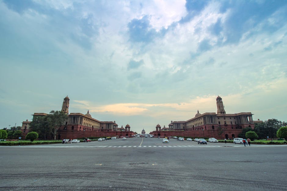 Immagine di un edificio governativo a Nuova Delhi, India, che simboleggia le decisioni politiche e le riforme nel settore scolastico italiano.