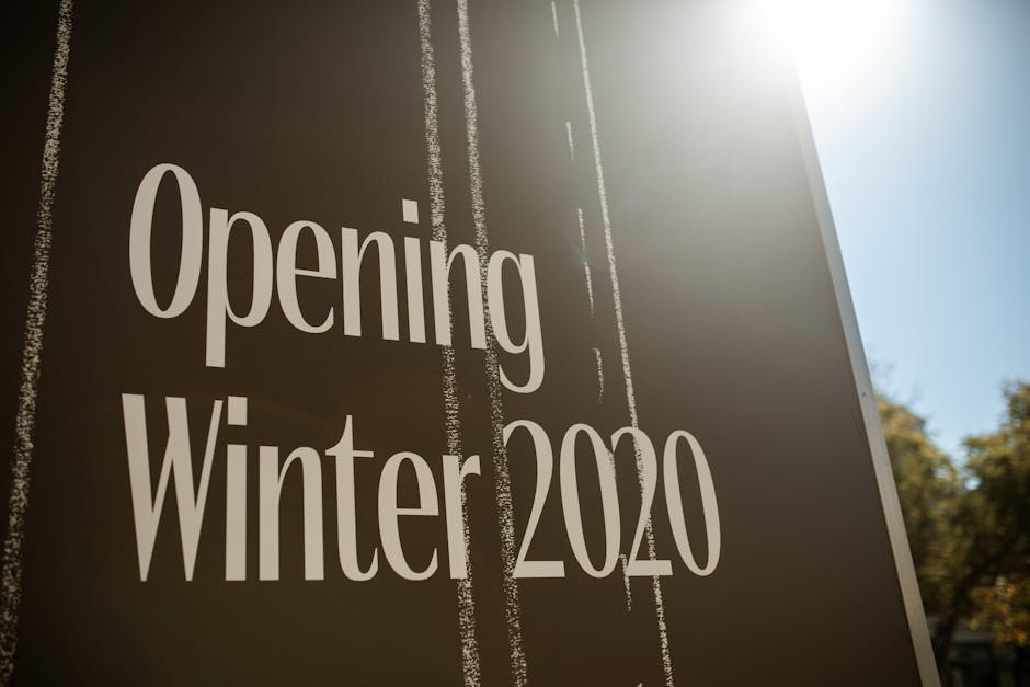 Insegna Opening Winter 2020, simbolo di un anno di cambiamenti e nuove sfide nel sistema scolastico italiano. Riforme e innovazione.