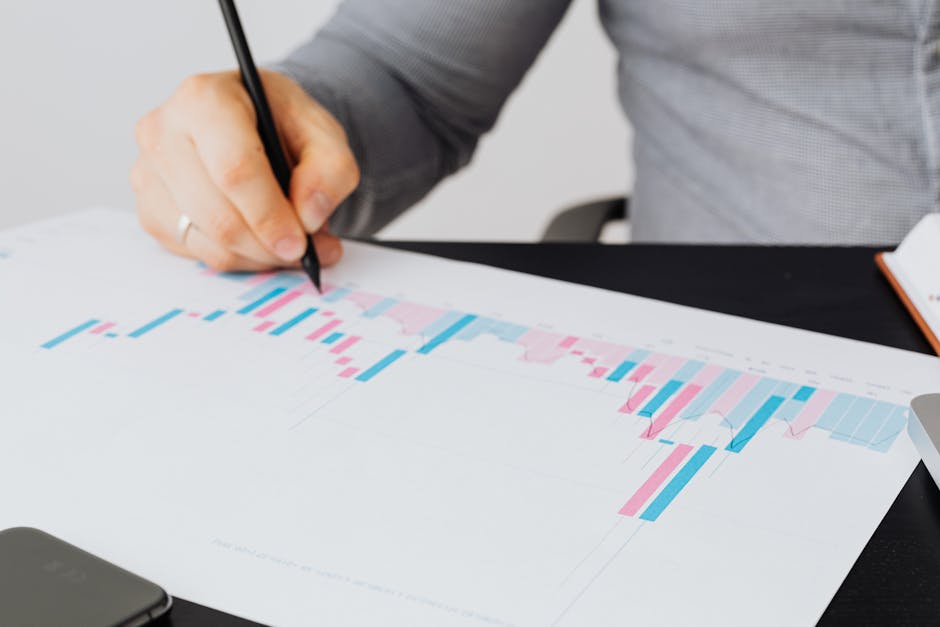 Analisi dei dati e grafici per professioni difficili da trovare in UE nel 2024. Persona che esamina andamento del mercato del lavoro europeo.