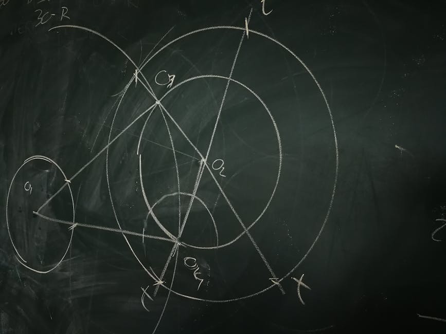 Lavagna con cerchi, triangoli e formule geometriche disegnate a gesso, illustrando concetti e applicazioni pratiche del cerchio.