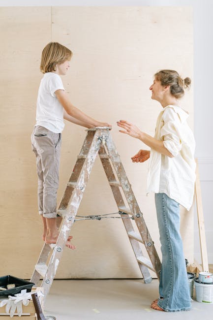 Madre e figlio su scala: unione familiare e futuro incerto. Approfondimento sulla decisione del tribunale per il rientro a casa.