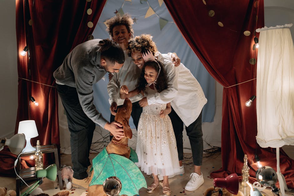 Famiglia festosa con cane travestito da Befana, attività didattiche e giochi per bambini a tema Epifania. Atmosfera magica e divertente.