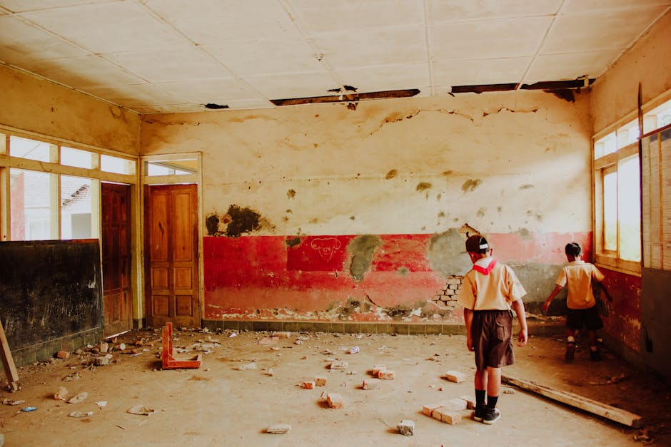 Bagni rotti, scuola chiusa e disagi per i figli: le madri occupano un edificio inattivo da un anno