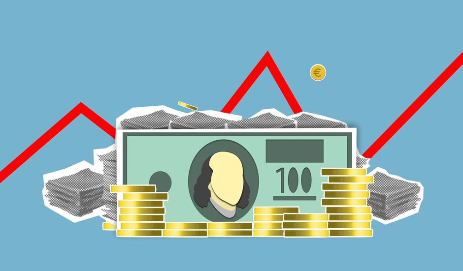 Grafico con freccia rossa ascendente su banconote e monete d'oro, simboleggia aumenti salariali e arretrati per docenti e ATA