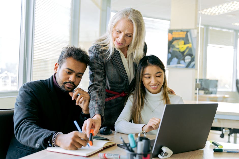Mentor Group al lavoro: professionisti collaborano per la crescita professionale e lo sviluppo di relazioni significative