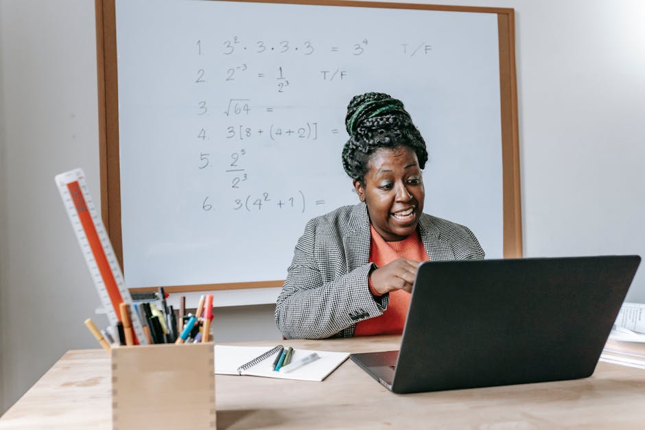 Docente spiega matematica online: approfondimento sulla vendita di contenuti didattici e la polemica Schettini. Guida per insegnanti.