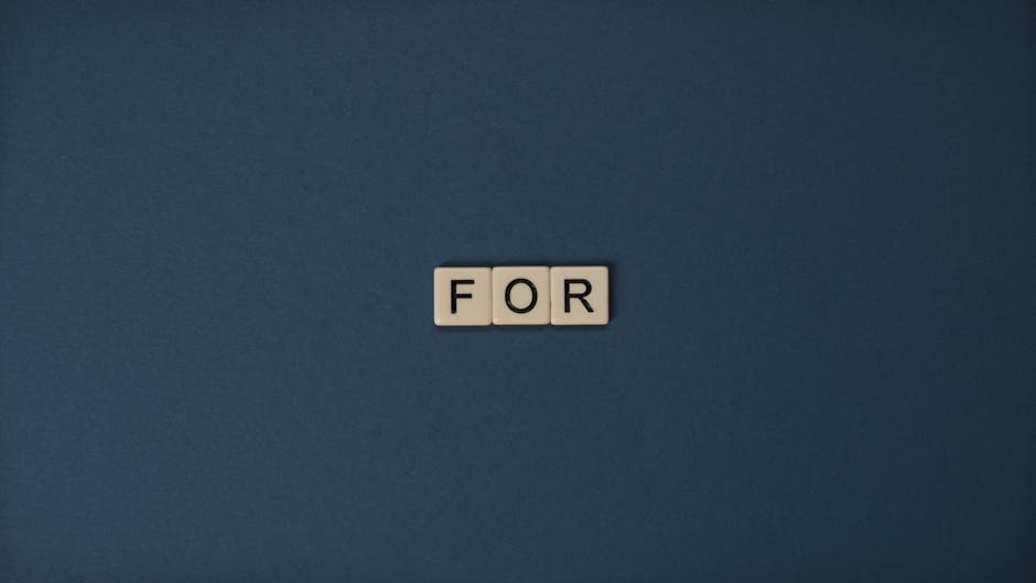 Parola FOR su sfondo blu, simbolo dell'attesa per la stabilizzazione dei precari della scuola italiana richiesta da Fracassi (FLC CGIL).