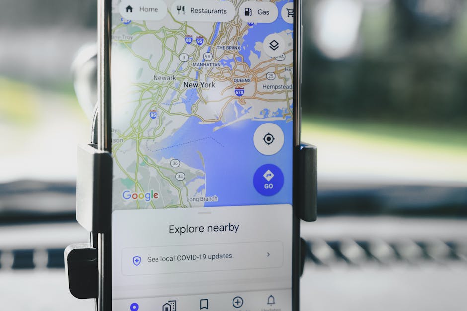 Aggiornamenti GPS 2026: smartphone con Google Maps che mostra New York, utile per tabelle titoli e assegnazione sedi. Navigazione e preferenze.