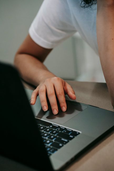 Giovani Ambasciatori Moige al Parlamento discutono di IA, cyberbullismo e violenza online per nuove tutele digitali.