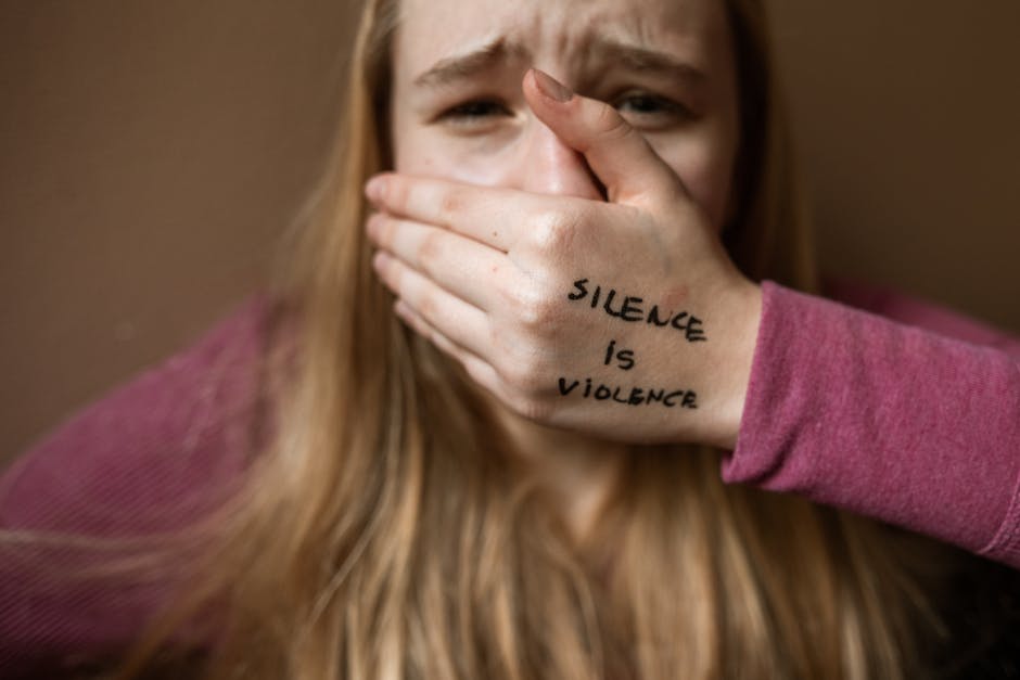 Donne vittime di violenza: perché bisogna passare dai silenzi alle azioni concrete
