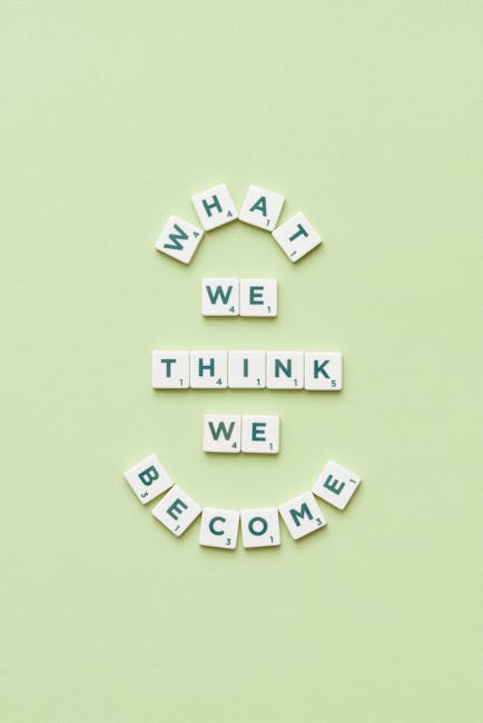 Cosa pensiamo diventiamo, parole con tessere di Scrabble. Riflessioni pedagogiche sull'importanza del pensiero e della crescita personale.