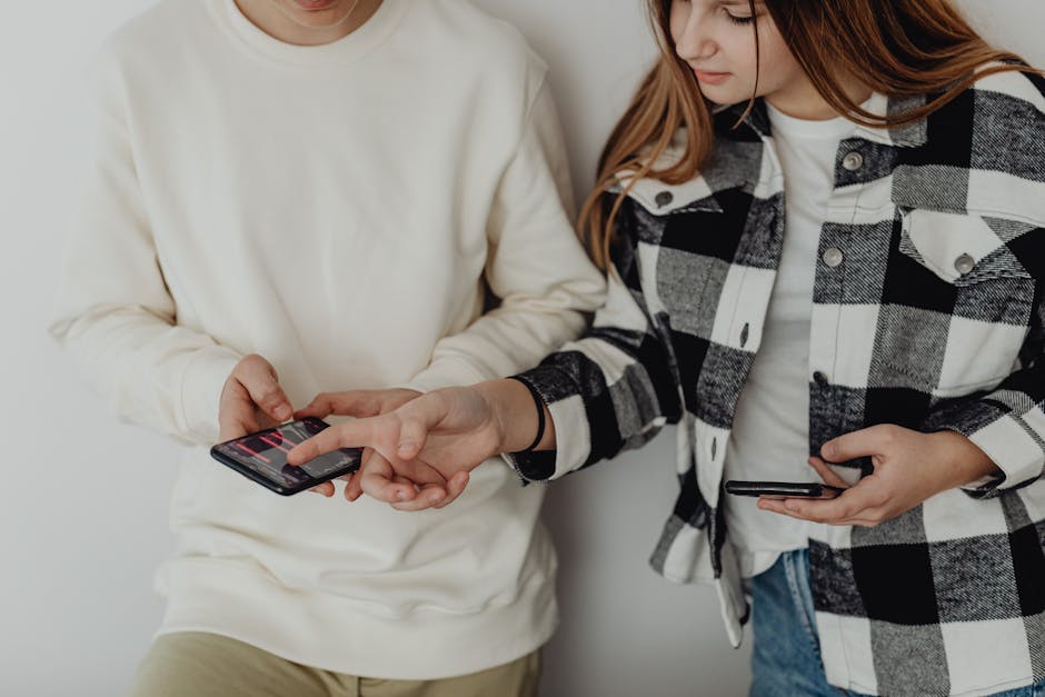 Adolescenti e smartphone: rischio dipendenza digitale e attivazione dopamina come cocaina comportamentale. Schermo e scorrimento infinito.