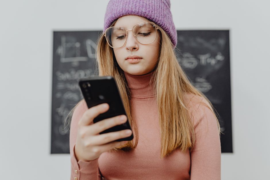Smartphone a scuola: il nuovo regime di divieto e le linee guida per la gestione dei dispositivi