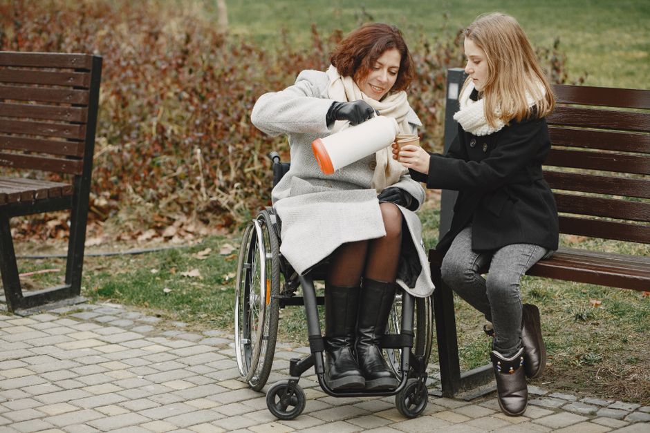 Congedo retribuito per assistenza disabile: la giurisprudenza chiarisce il requisito della convivenza