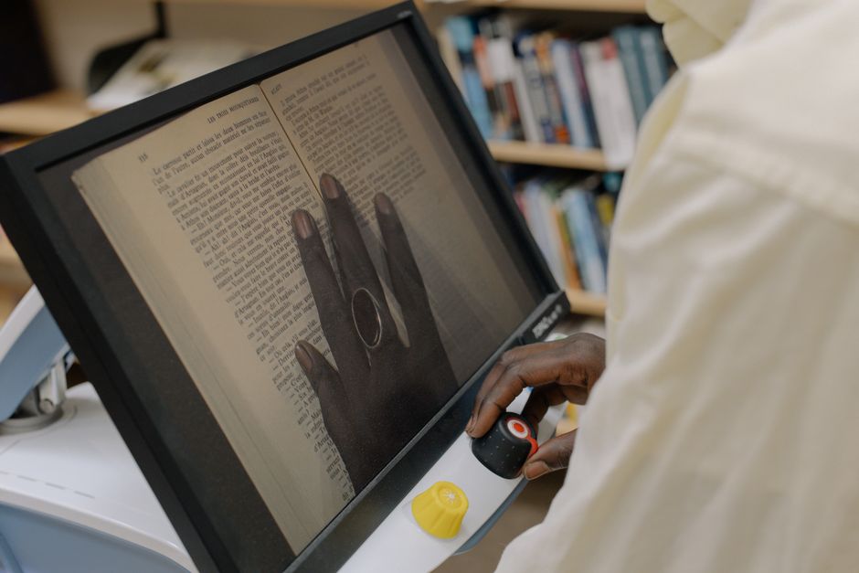 Anthropic scansiona milioni di libri distrutti per addestrare l'IA