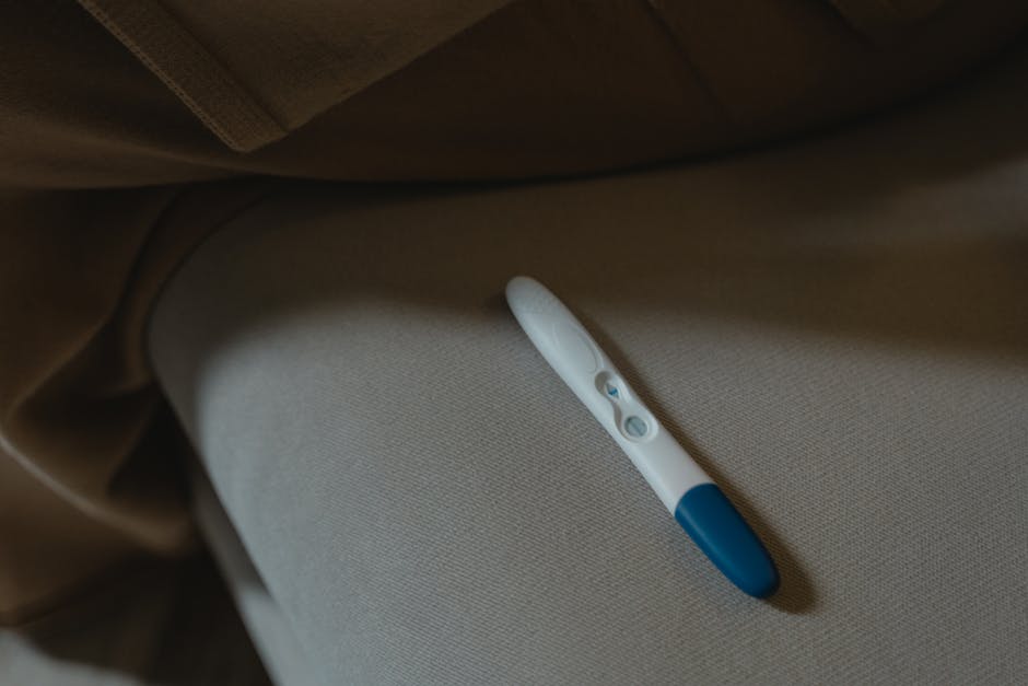 Test di gravidanza negativo su tessuto beige, attesa e incertezza per le prove ATA, convocazioni in aggiornamento febbraio