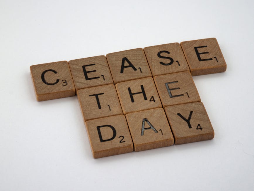 Tessere di Scrabble che compongono la frase 'Cogli l'attimo', metafora di coinvolgimento e motivazione nell'apprendimento tramite gamification.