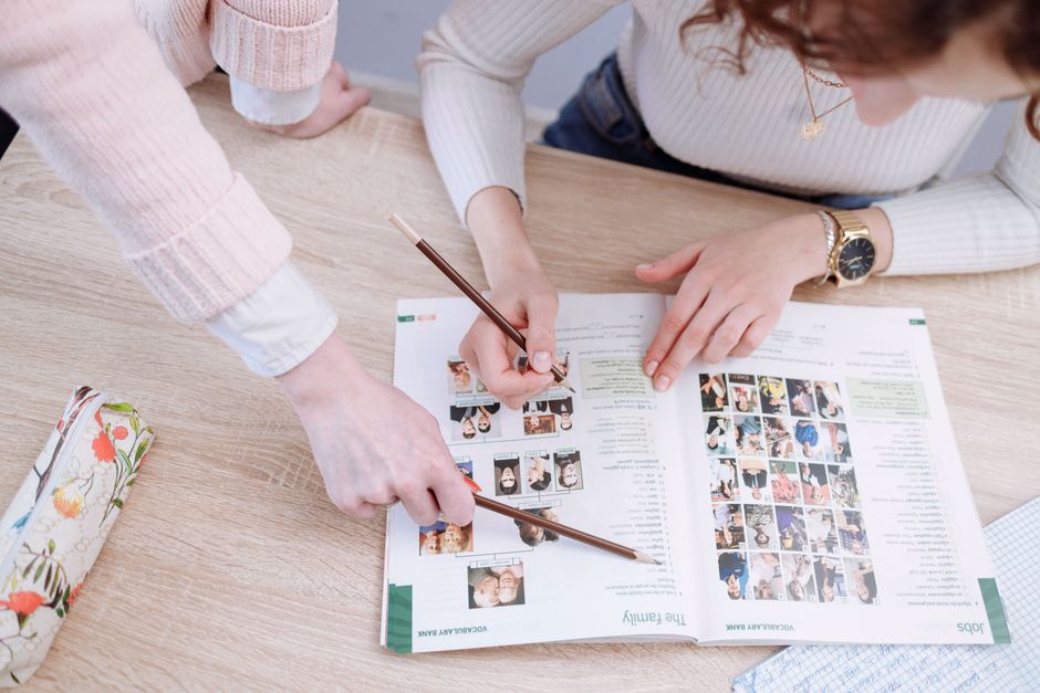 Peer tutoring: la strategia didattica che trasforma l'insegnamento in apprendimento attivo