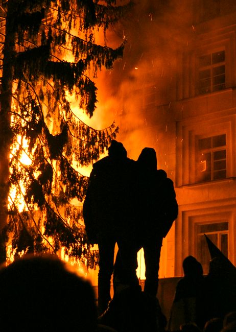 Nola: 43 bambini salvati da un incendio vicino a una scuola dell'infanzia