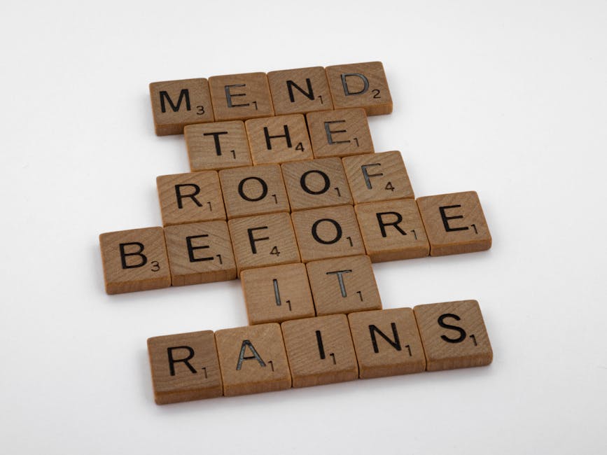 Preparazione concorsi scolastici: tessere Scrabble con la frase 'Mend the roof before it rains', metafora di studio preventivo.