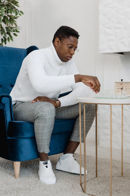 Uomo concentrato che gioca a Math Tetris, allenando la mente con un puzzle game educativo e divertente per tutte le età.