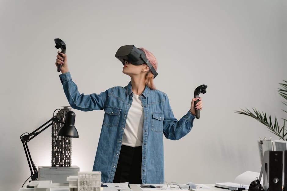 Donna con visore VR e controller che esplora nuove tecniche di calcolo del raggio di una circonferenza in ambiente virtuale immersivo.