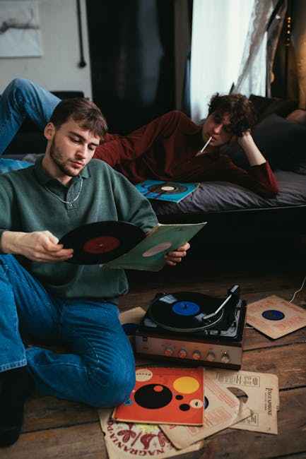 Amici ascoltano vinili: un'attività musicale stravagante per sorprendere e divertire, riscoprendo il fascino del suono analogico.