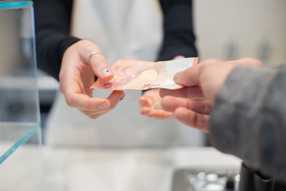 Pagamento stipendio in contanti: tutela dei diritti economici dei dipendenti e verifica del cedolino per errori e omissioni.