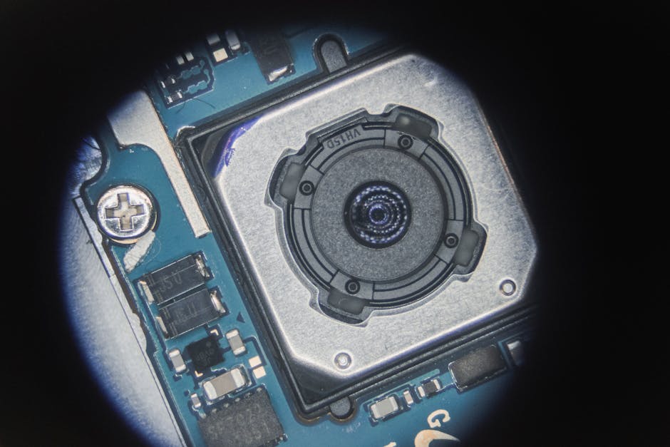 Dettaglio macro di un chip AI su scheda madre, simbolo dell'integrazione AWS Cerebras Systems per infrastruttura cloud avanzata