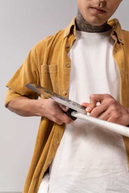 Attacco con coltello in una scuola media di Istanbul: il bilancio tragico e le misure di emergenza