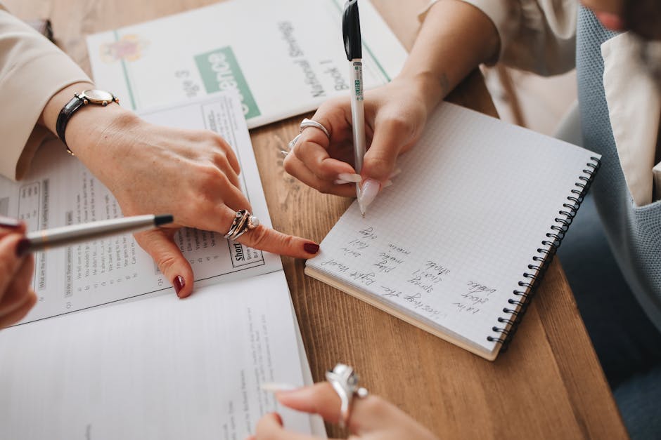 Docenti al lavoro durante il primo consiglio di classe per la progettazione didattica e la definizione degli obiettivi educativi.