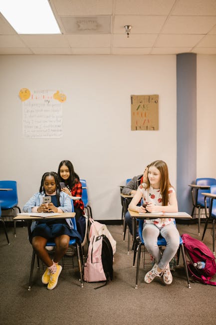 Studentesse in classe: focus sul contrasto alla dispersione scolastica e riforma della scuola con CESP e COBAS