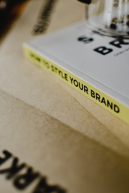 Libro 'How to Style Your Brand' su materiali di studio, metafora di strategie adattabili per un apprendimento efficace e personalizzato.