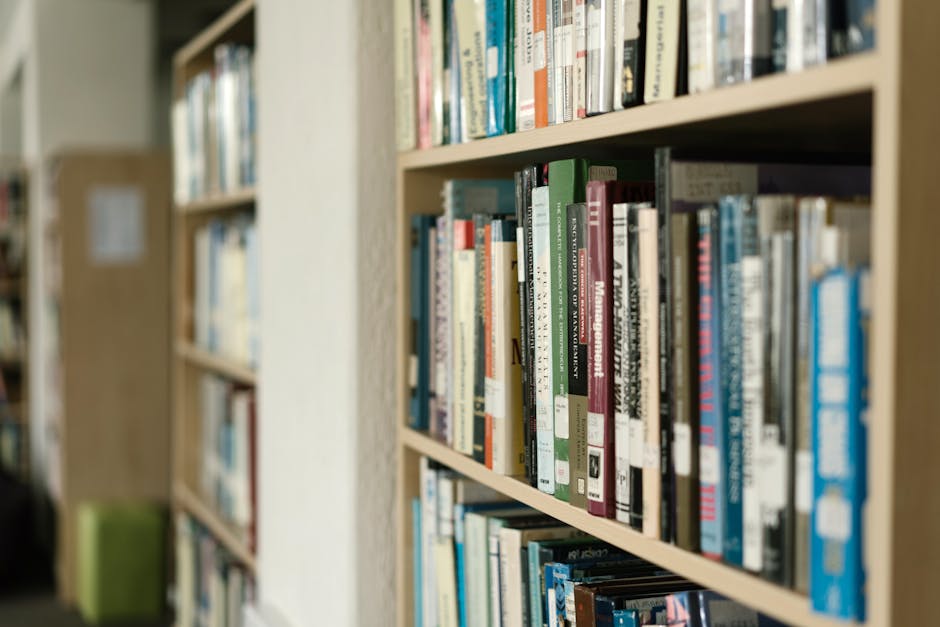 Libreria piena di libri di testo: importanza della gerarchia dei titoli per l'organizzazione e la chiarezza dei contenuti.
