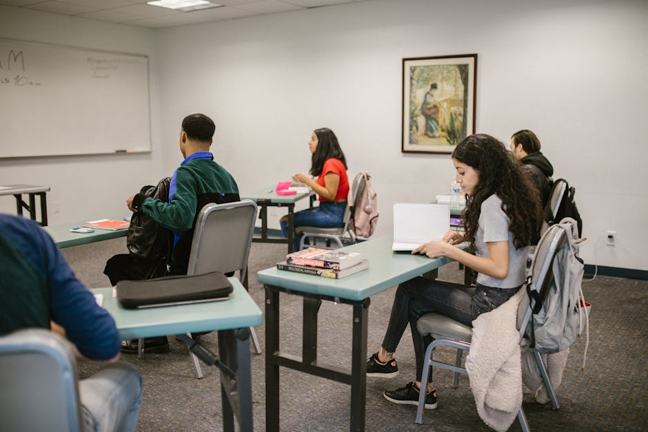 Studenti in aula durante una lezione, focus su opportunità di formazione e abilitazione docenti 2025/26 e percorsi CFU