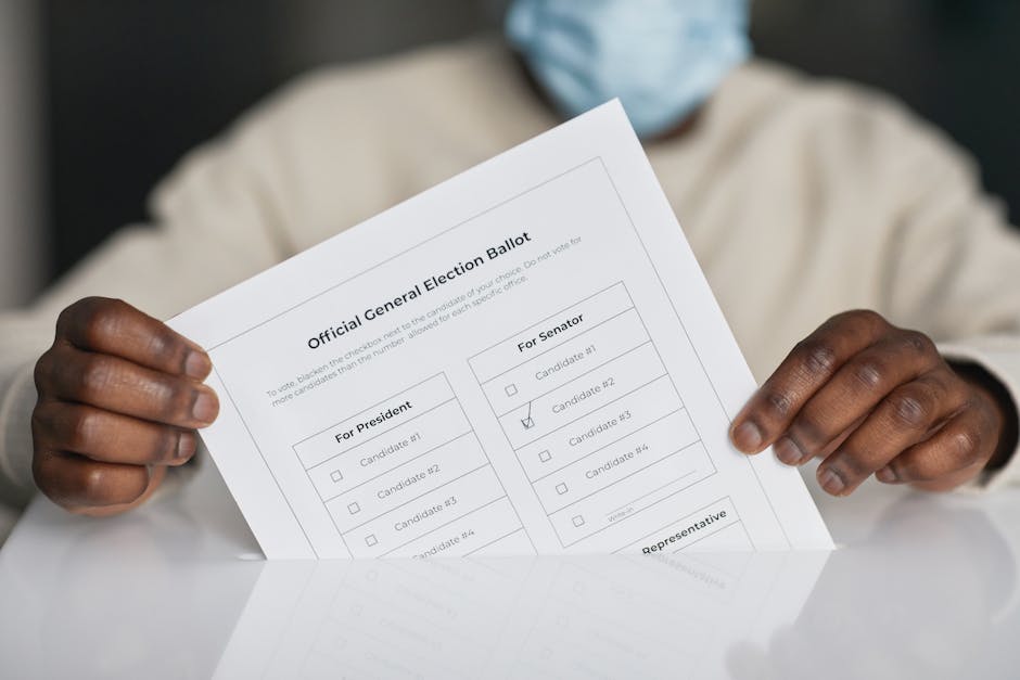Urna elettorale con scheda per elezioni scolastiche: focus sulla riservatezza dei rappresentanti di classe e genitori eletti.